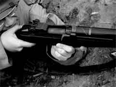 M1ライフルは、世界で初めて全面的に採用された軍用自動小銃であるが、実際に支給が完了したのは戦後のことである。