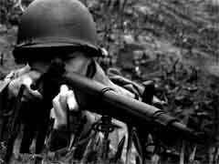 M1903ライフルは、生産が追いつかないM1ライフルの穴を埋めるために支給された。歩兵部隊では擲弾手や、狙撃手に渡されたが、彼らは特に特別な訓練を受けたわけでもなく、半ば半強制的に使用させられていた。